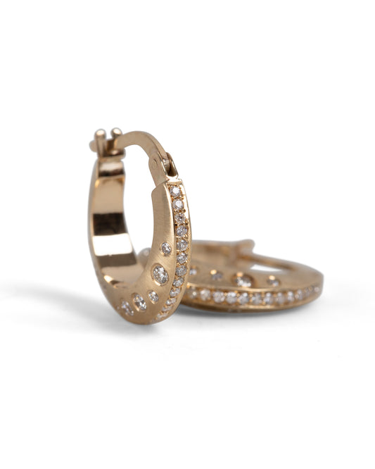 gold knife edge hoop earrings with pavé set diamonds