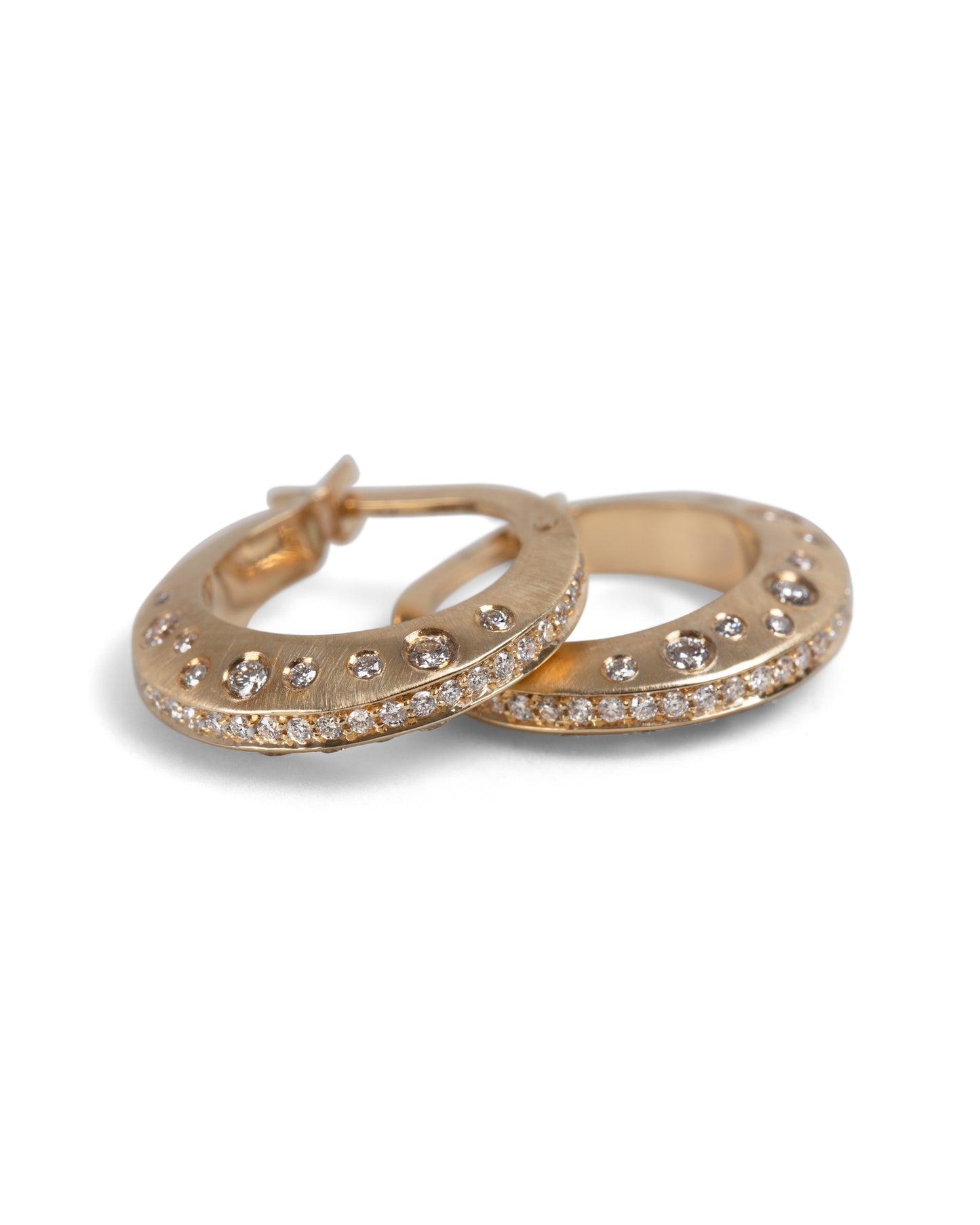 gold knife edge hoop earrings with pavé set diamonds