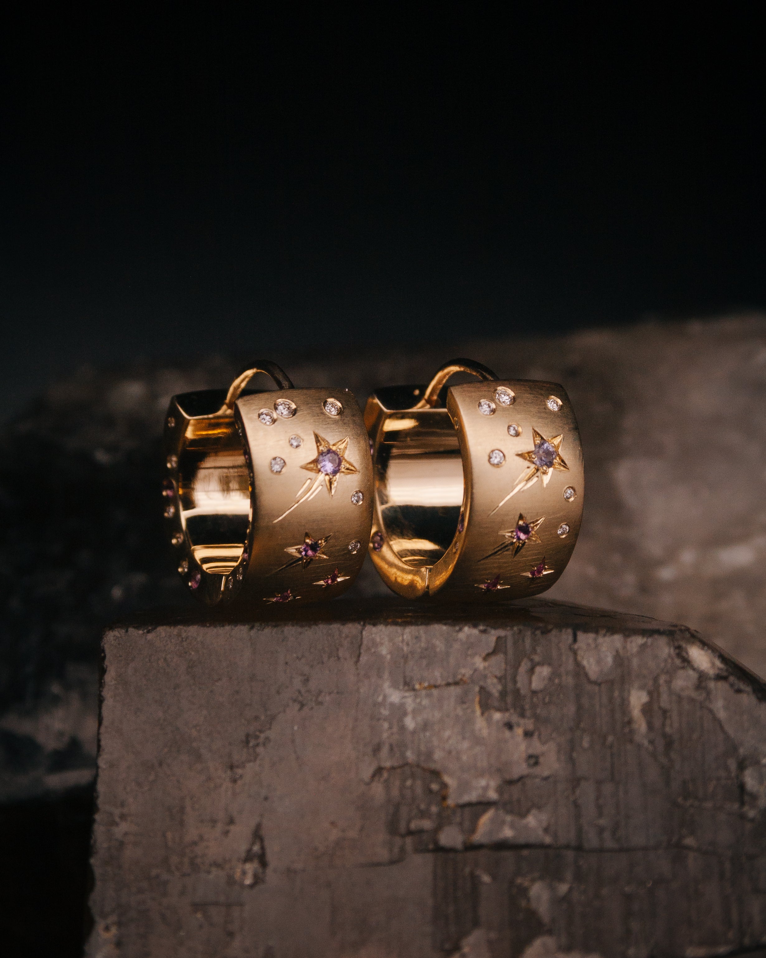 Samad Rind Quantum Huggie Hoop Earrings – Balint Samad